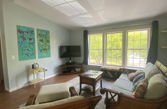Spacious, Serene Guesthouse close to RI beaches and south county destinations!