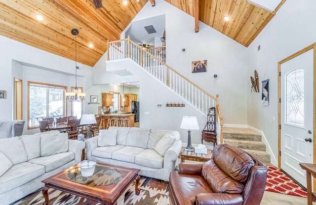 Spacious Shaver Cabin w/ Room for the Whole Family