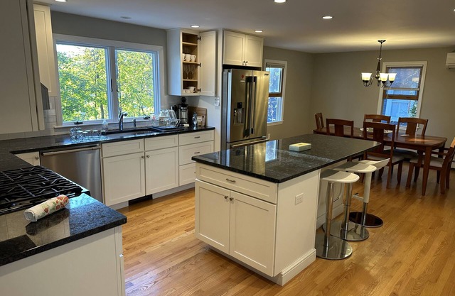 Spacious Single Family House - Great Privacy, 19' train ride to Back Bay Station