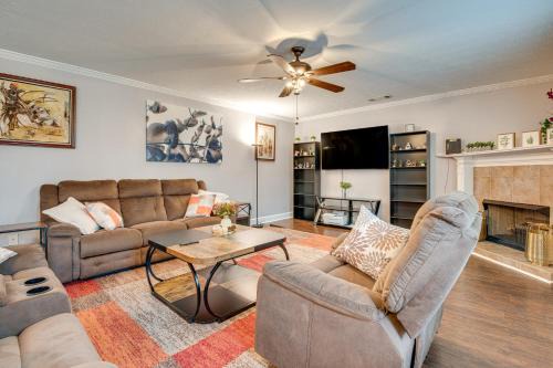 Spacious Snellville Home with Yard 28 Mi to Atlanta