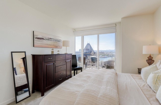 Panoramablick vom 12. Stock Luxus-Apartment, Klimaanlage, Pool und Parkplatz