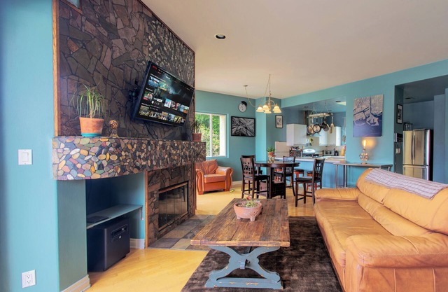 Spacious split-level condo in quiet neighborhood