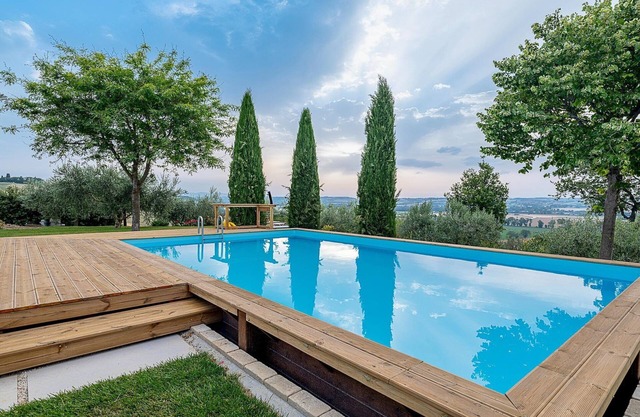 Elegante Villa mit privatem Pool und Garten
