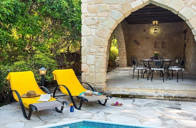 Villa Anthea - Geräumige Steinvilla mit eigenem Pool inmitten der Orangenhaine im Dorf Miliou! - Gratis Wifi