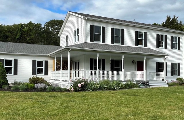 Spacious Stonington Coastal Retreat in between Mystic and Westerly/Watch Hill!