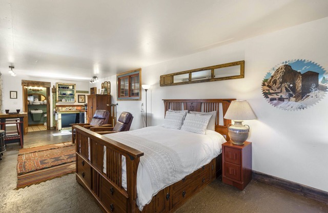 Spacious Studio Apartment - Walkable to Historic Downtown Creede