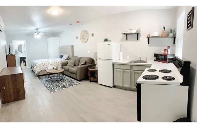 Spacious studio , close to all attractions.