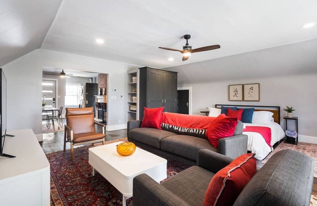 Spacious Studio - Historic Woodland