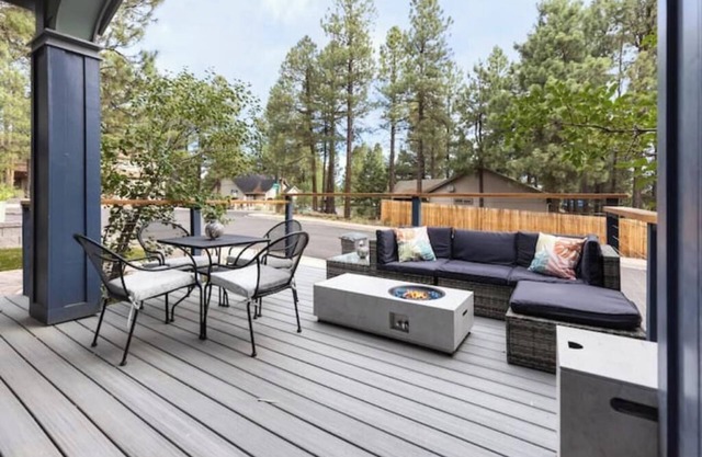 Spacious Studio, Large Deck w/ Firepit, couch and seating; Huge shower