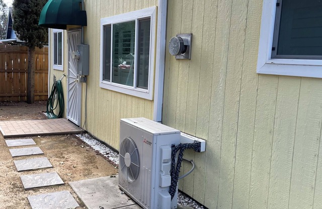 Spacious studio, off the beaten path in Chico with AC, WiFi and full kitchen.