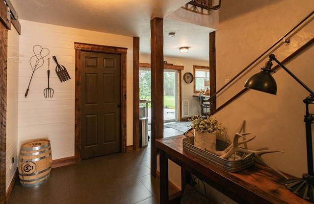Spacious studio! Quiet, clean & comfortable. Excellent location!
