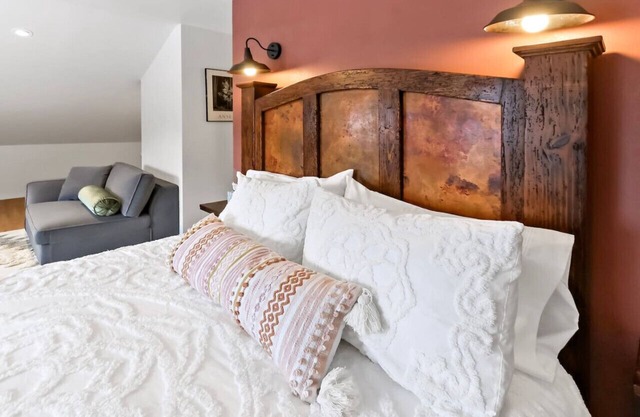 Spacious Studio Unit 5 with Gorgous Canyon Views!