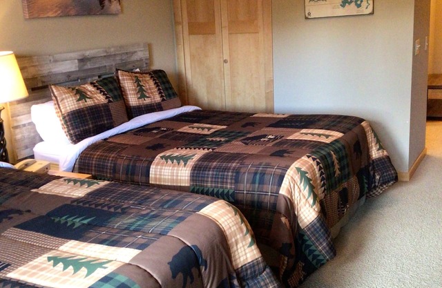 Spacious Studio w/2 Queen Beds – Northernaire Resort Getaway in Three Lakes, WI