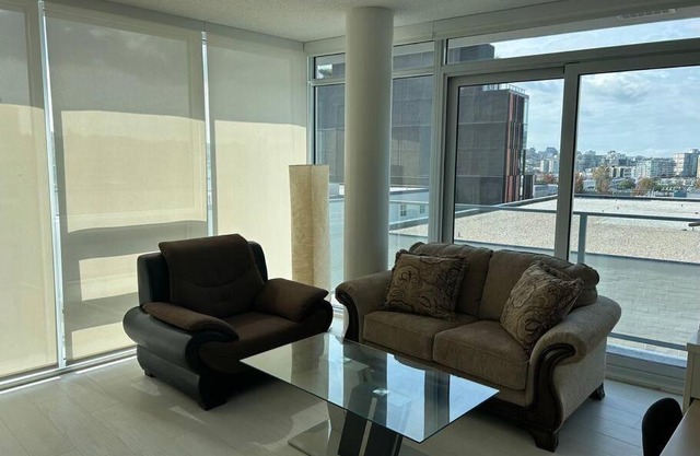 Spacious & stylish 2 bedrooms condo
