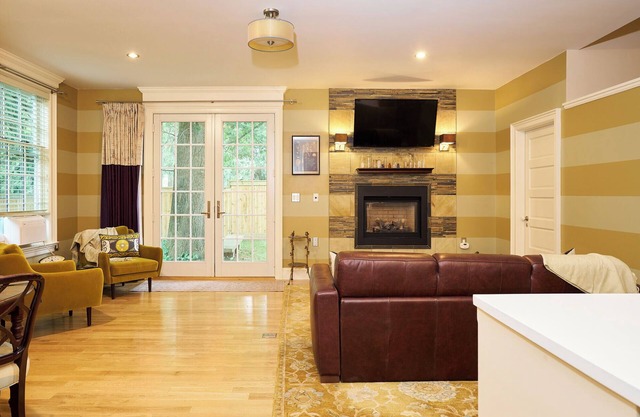 Spacious Suite in Historic Mansion