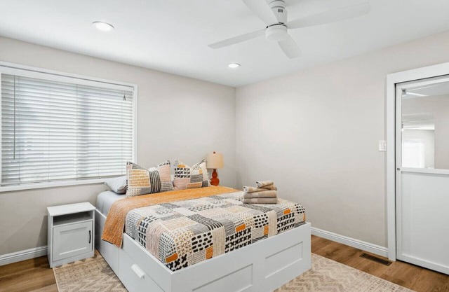 Spacious Suite: Minutes to Everything!