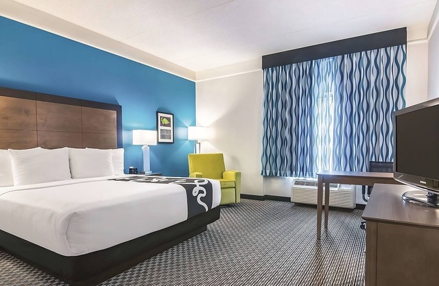 Spacious Suite w/ Pet-Friendly Policy & Outdoor Pool – Near Attractions