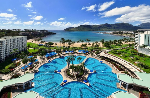 Spacious Suite w/ Private Lanai | Beachfront Retreat w/ Airport Shuttle