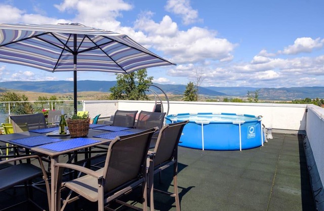 Geräumige Suite mit Dachterrasse und Blick auf den wunderschönen Schwanensee