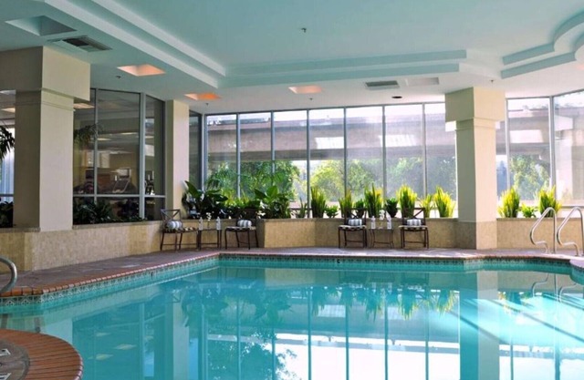Spacious suites and easy access to San Francisco !!