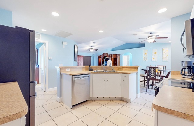Spacious & sun-filled dog-friendly retreat with generous yard & W/D - near golf