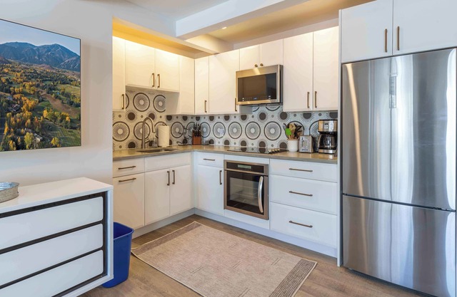 Spacious Sun Valley Condo with Private Creekside Deck