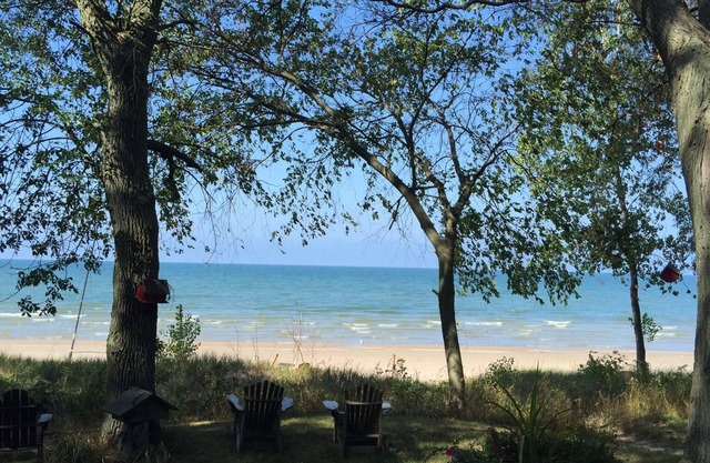 Geräumige, sonnige, offene Konzept 3 Schlafzimmer Haus am Seeufer an einem privaten Sandstrand
