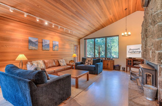 Spacious Sunriver Home on Golf Course with Hot Tub, SHARC Passes & Game Room