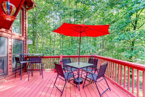 Spacious Talking Rock Cabin Game Room, Fire Pit!