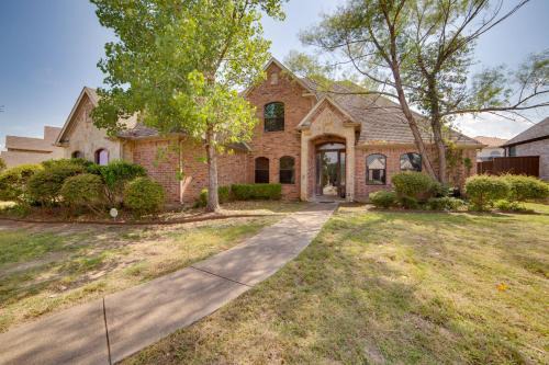 Spacious Texas Retreat with Community Pool