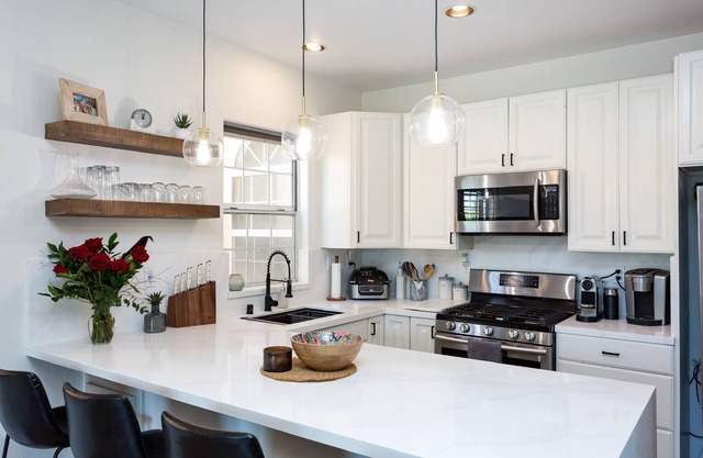 Spacious Three-Bedroom townhome in Charming Mission Hills