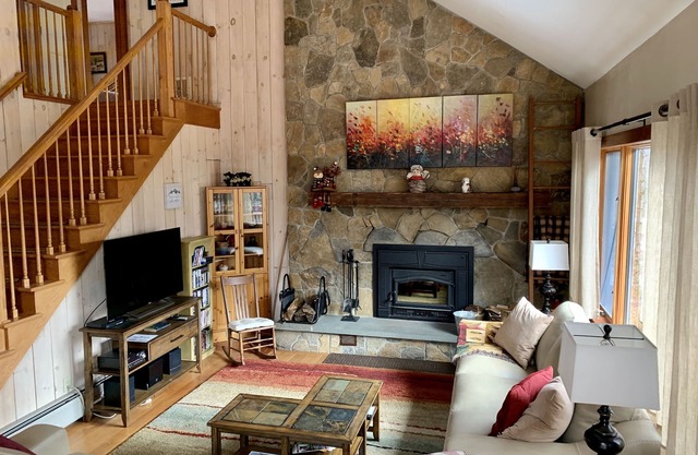 Geräumiges Haus auf drei Ebenen, gut ausgestattet, lustiges Spielzimmer, Minuten zum Berg Schnee
