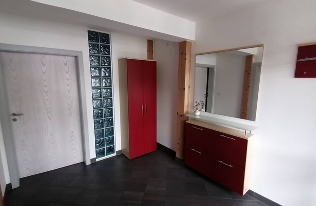 Spacious top-floor apartment in the suburban district of Grubweg