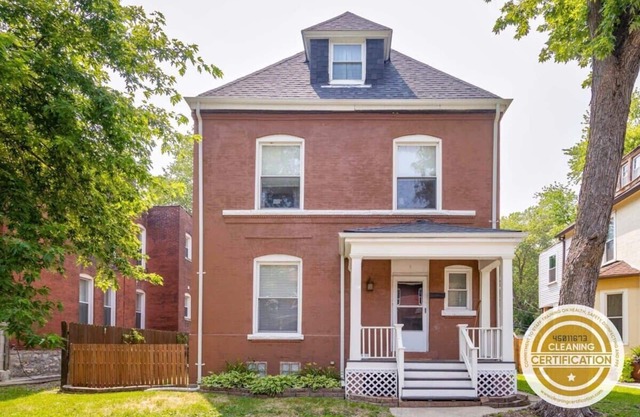 Spacious Tower Grove 3BR Home / ABODEbucks