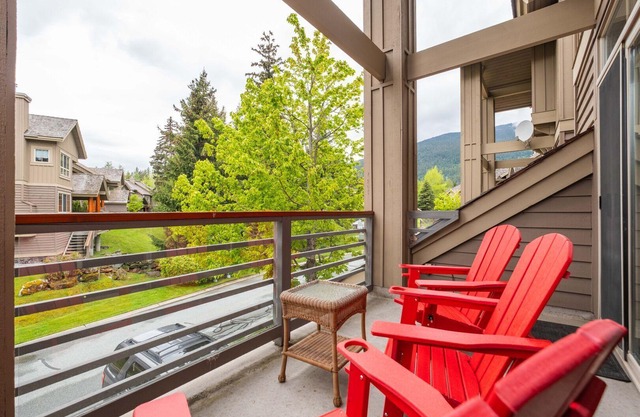 Spacious townhome | Private garage & hot tub | BBQ