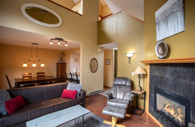 SPACIOUS TOWNHOME, GREAT SLOPE VIEWS - PERFECT FOR YOUR OUTDOOR GETAWAY!