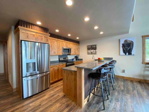 Spacious Townhome w 4 King Suites near Clubhouse