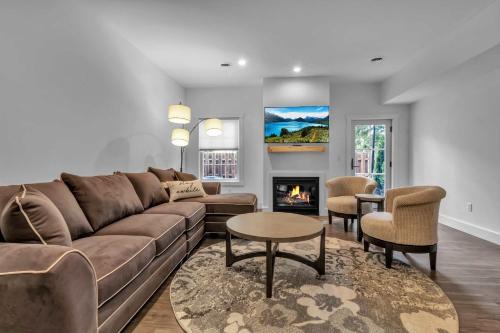 Spacious Townhome with Fireplace