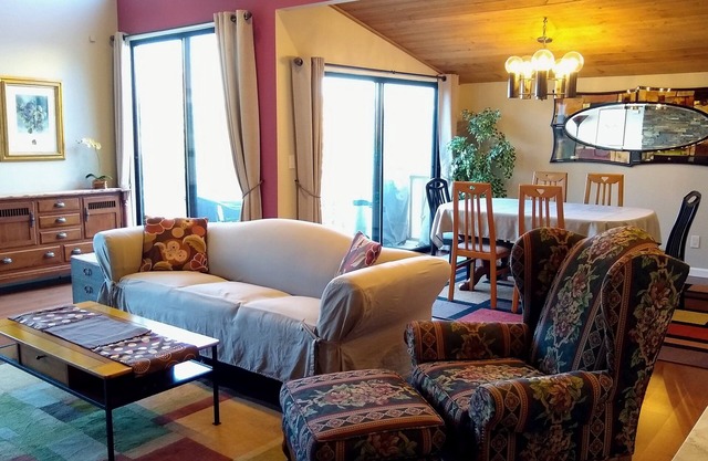 Geräumiges Stadthaus wenige Schritte vom Strand entfernt in Oceanfront Property