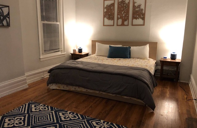 Geräumige Zwei-Zimmer-Downtown Troy