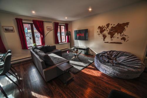 Spacious two stories condo in old port free parking