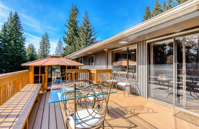 Spacious Two-Story Home w/Private Hot Tub, Free WiFi, & Game Room - Dogs OK
