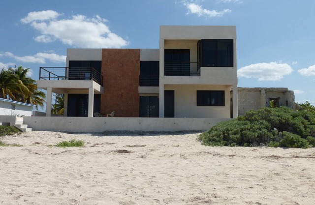 Geräumiges zweistöckiges Haus auf den Golf von Mexiko in der Nähe von Merida