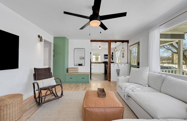 Spacious & Updated 4-bedroom home w/BBQ, fire pit & AC in the Heart of Missoula!