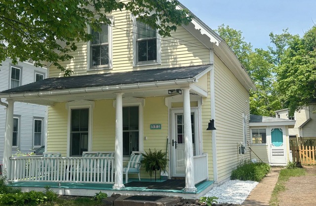 Geräumiges renoviertes Haus in der Nähe von Lake Superior zu Fuß zu Restaurants, Brauereien, Strand