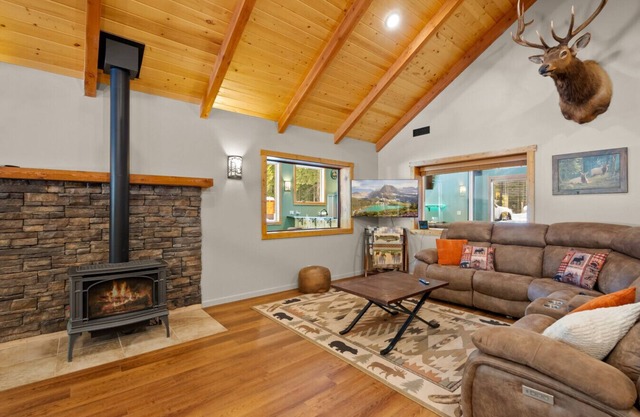 Spacious, Updated Lodge-Thanksgiving Destination!