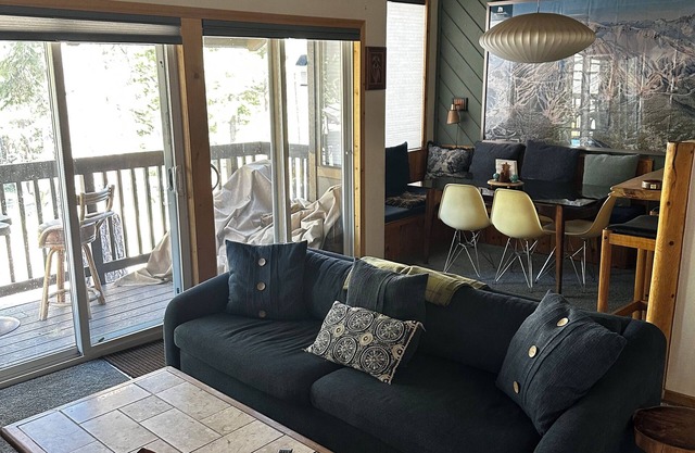 Große, moderne Eigentumswohnung im Chalet-Stil mit Garage, 2 Schlafzimmer, 2 Bäder