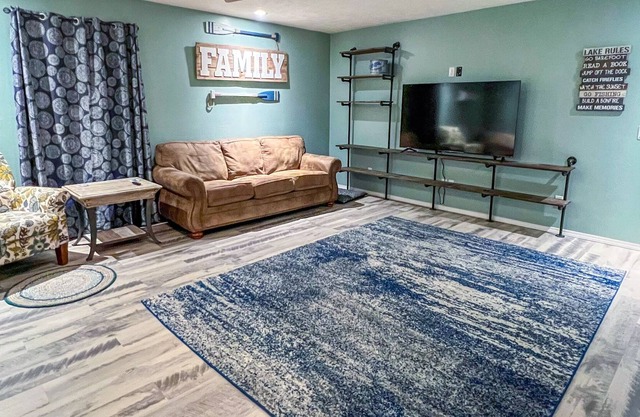 Spacious, updated lake house - less than a mile from Norfork lake!