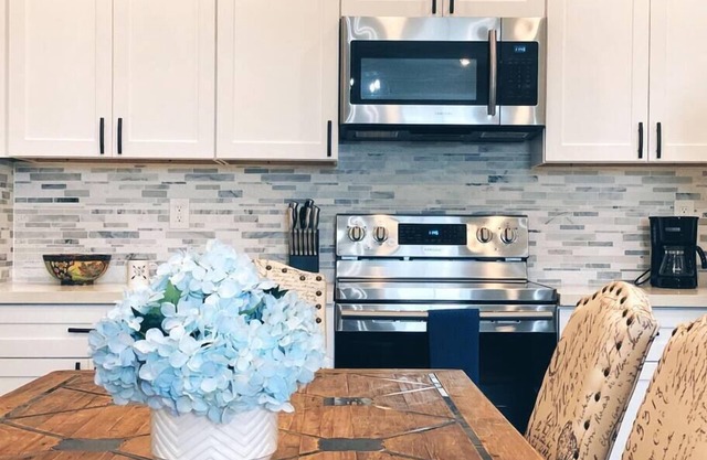 Spacious Uptown 3Br with Cozy Beds and Southern Charm