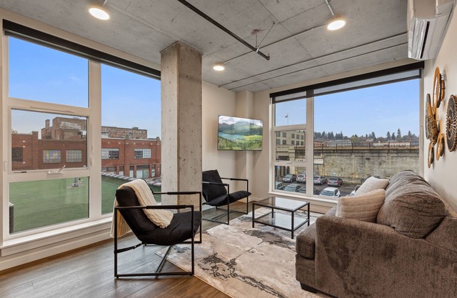 Spacious Urban Luxury Living with Free Parking